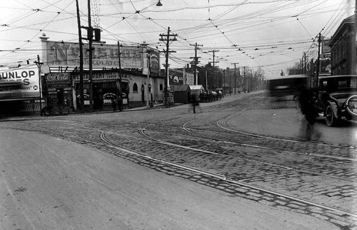 201126 King Queen Roncesvalles1920s